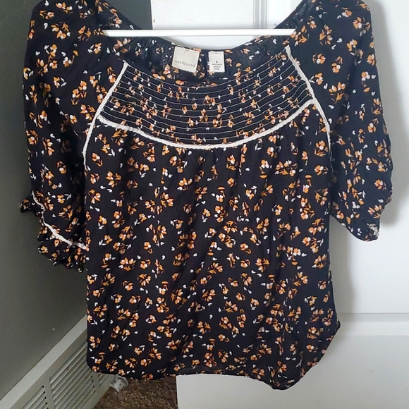 Tops - Picture 1 of 3